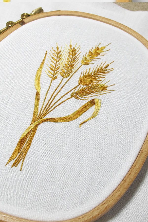 Mary Corbet's Needle 'n Thread — Wooden Embroidery Hoop, Sq-Round 7 x 5.5