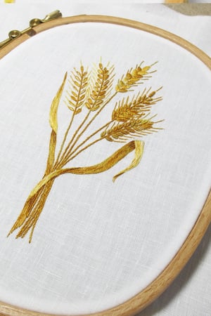Image of Wooden Embroidery Hoop, Sq-Round 7 x 5.5"