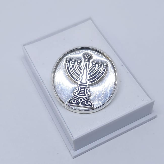 'candlesticks' pin badge | silver