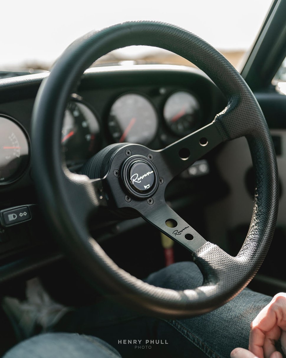 Image of Renown 100 Dark Steering Wheel