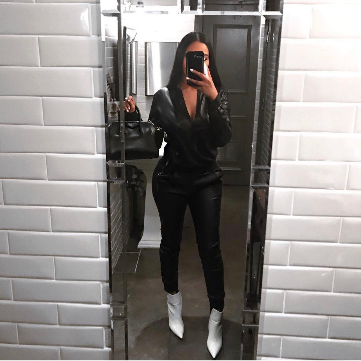 Image of WHITE POINTED TOE ANKLE BOOTIES (EU 39)