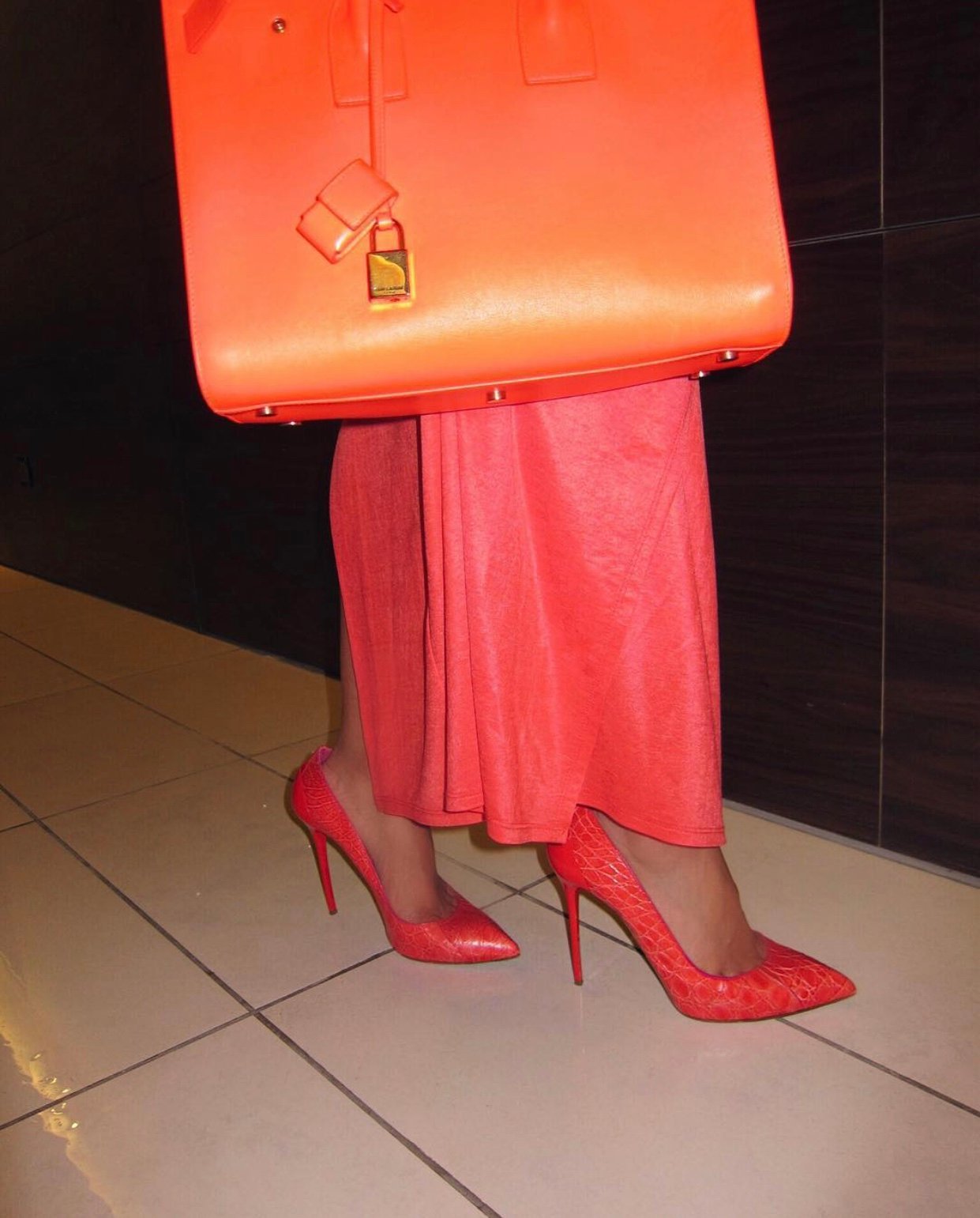 Image of ALEXANDER MCQUEEN CORAL CROC SKIN HEELS (EU 40.5)