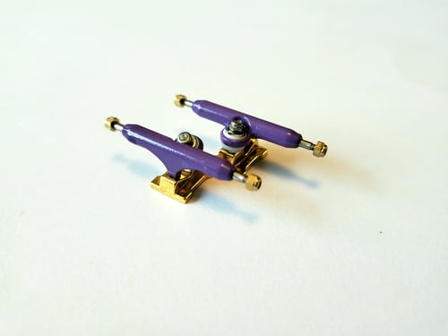 Image of More Fbs V4 Dual Tone trucks 32mm