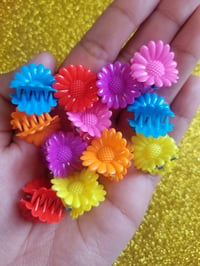 Image 1 of 90's Mini Flower Clips