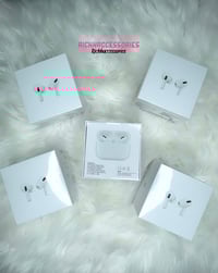 Image 3 of Airpods Pro