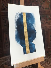 Image 2 of One line - prussian blue and gold - 18x24 cm acrylic and 23,75 carat gold on aquarelle paper