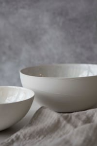 Image 3 of Stor skål med fugl og krystall glasur
