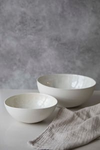 Image 4 of Stor skål med fugl og krystall glasur