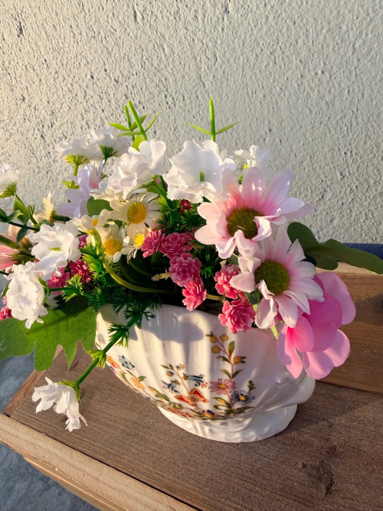 Image of Aynsley Shell Vase 