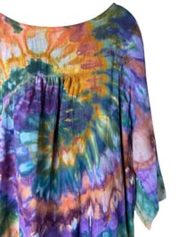 Image 8 of S 100% Cotton Forager Top in Earthy Spiral Rainbow Ice Dye