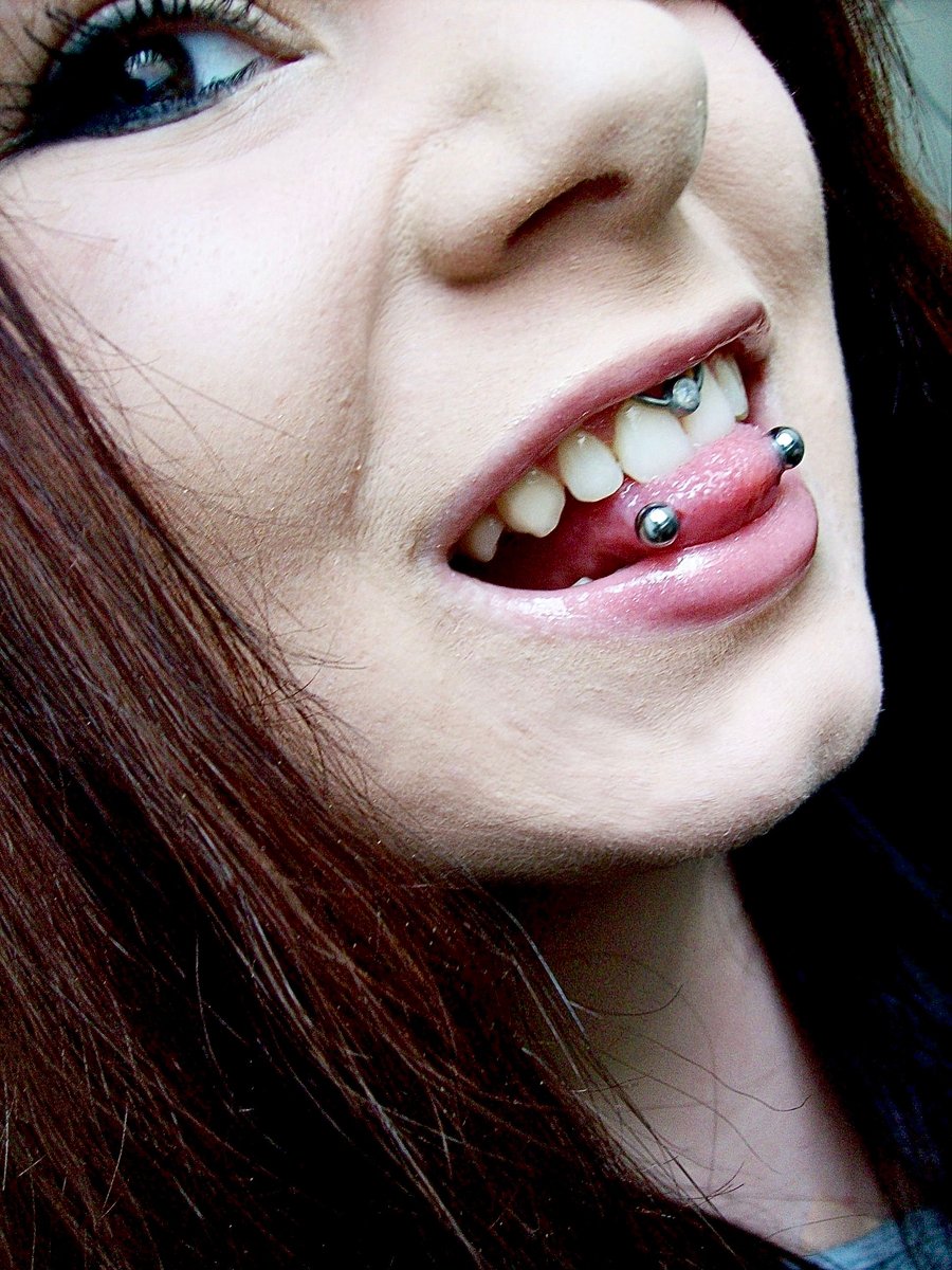 SNAKE EYES TONGUE PIERCING SERVICES LOOKTATTOO