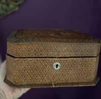 Image 4 of Superbe boîte à bijoux en cuir, soie capitonnée bronze, fin XIXème s.