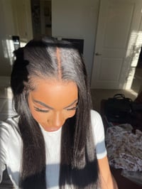 Image 4 of 20 inch KINKY STRAIGHT 13x6 AIR LACE FRONT WIG