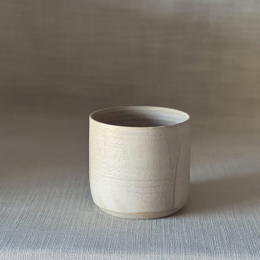 Image of MELLOW MEDIUM PLANTER 