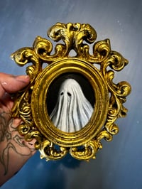 Image 2 of Retrato pequeño de fantasma 