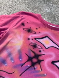 Image 3 of WALA Airbrushed tee (red)