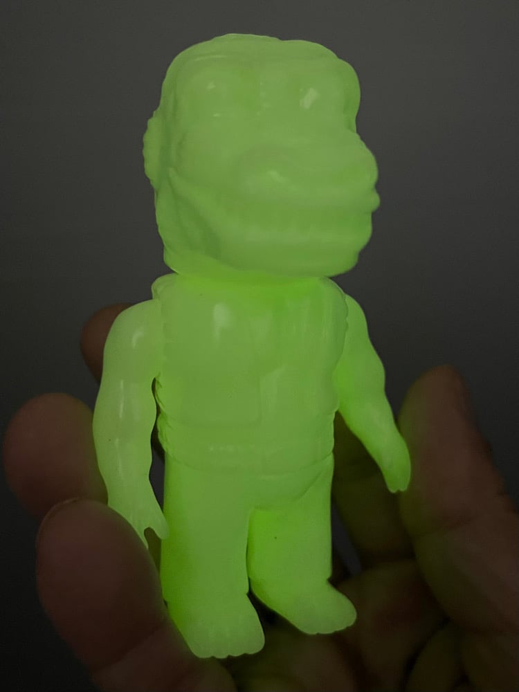 Chungaloid GID blank vinyl toy 1