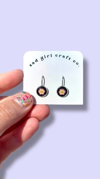 Smiling Daisy Earrings