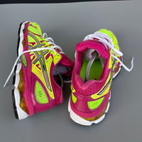 Image 4 of size: us7.5 uk5 eu39 cm24.5