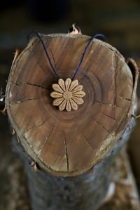Image 7 of Daisy Pendant Necklace 