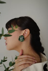 Image 3 of Petal (Emerald)