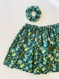 Jupette 4 ans Liberty Betsy vert et son chouchou assorti