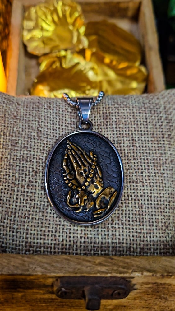 👑The Armored Kingdom: Hand of Grace Prayer Necklace - Gold