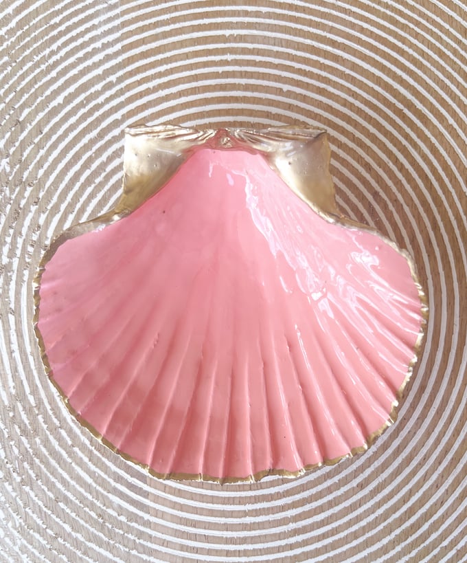 Image of Peachy Pink Medium Trinket Shell Dish