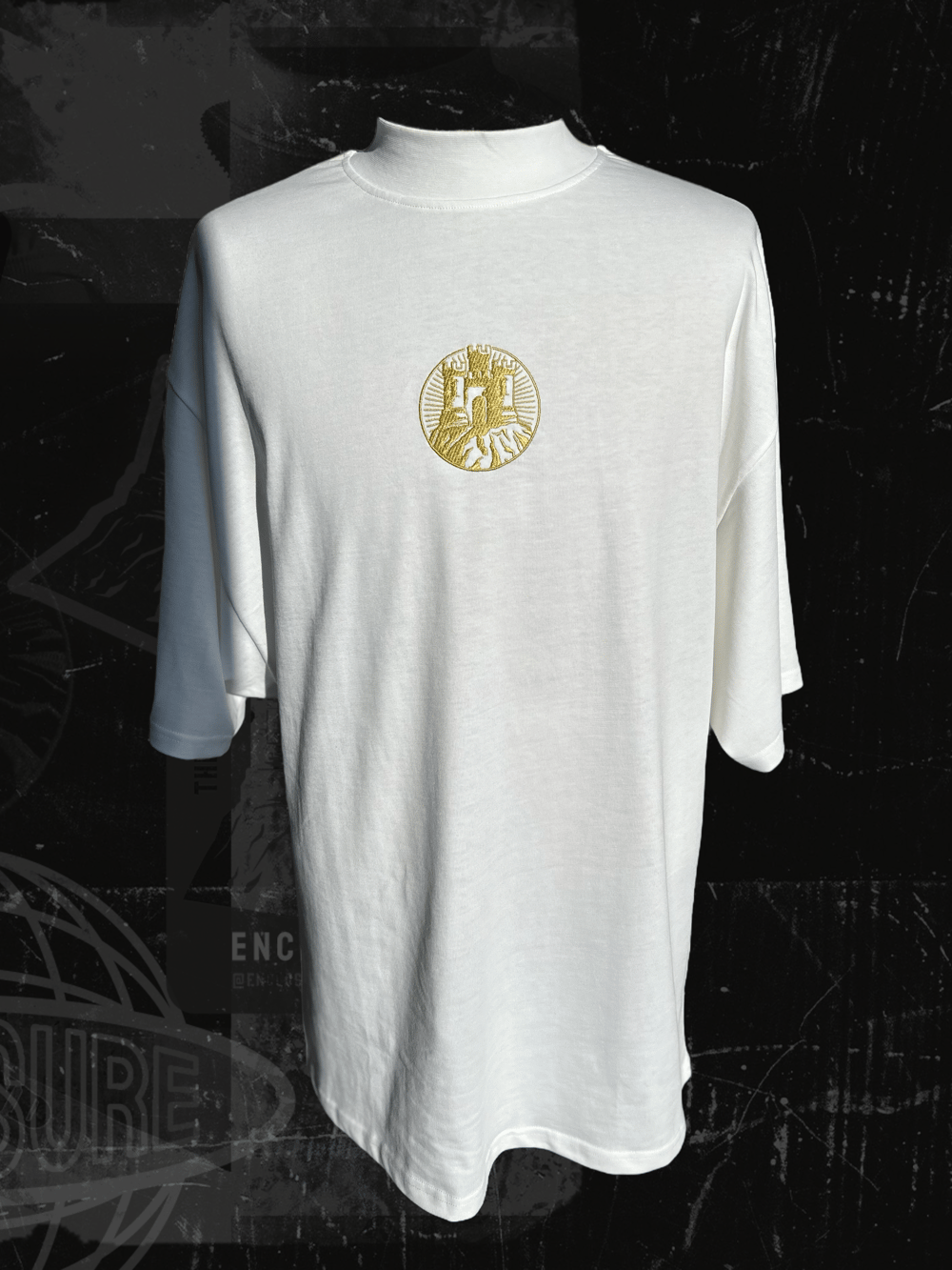 Luxury Fit Castle / T-Shirt