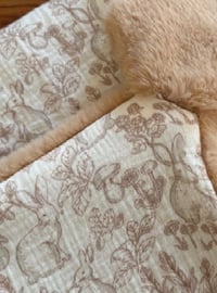 Image 4 of DOUDOU ENVELOPPANT MOTIF  LAPINOU