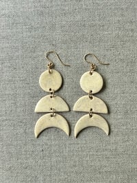 Image 2 of LA LUNE DROP EARRINGS - CREMA