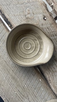 Image 5 of Spoonrest i mørkt ler