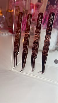 Image 2 of Chrome Muave Hello Kitty Tweezers 💜