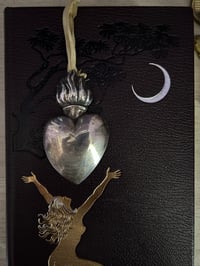 Image 3 of Réservé. Ex-Voto en argent. Cœur sacré du XIXeme siècle 