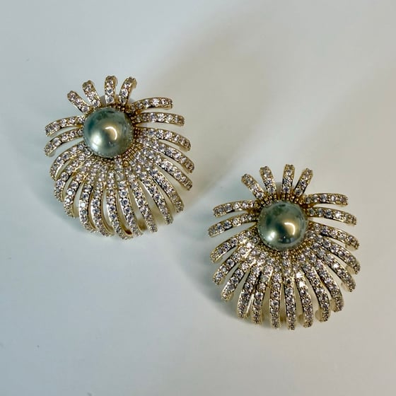 Image of ORECCHINI PERLA GRIGIA E ZIRCONI