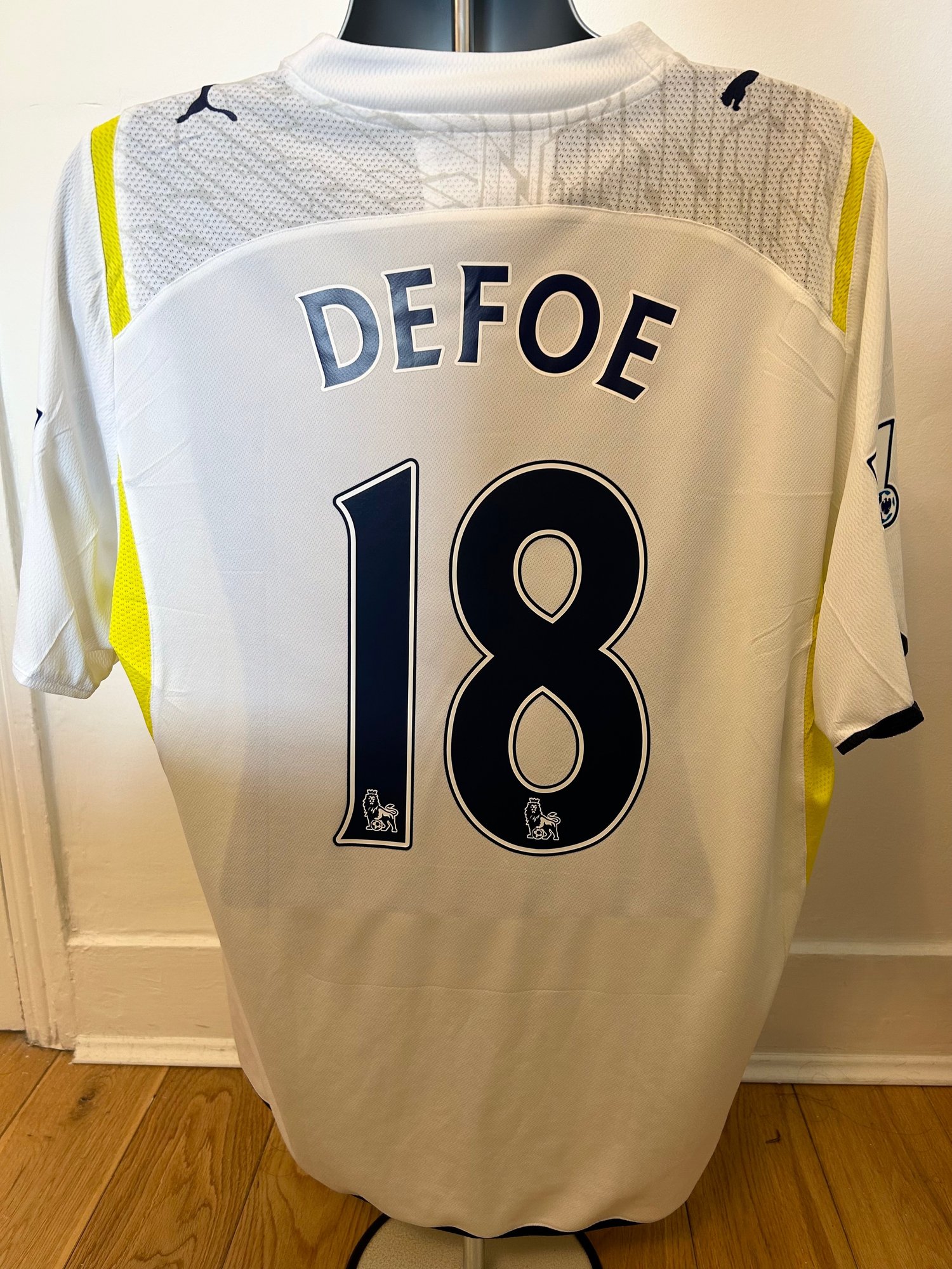 Image of Tottenham Hotspur “DEFOE 18” 2009/10 Home Shirt + PL patches (L)