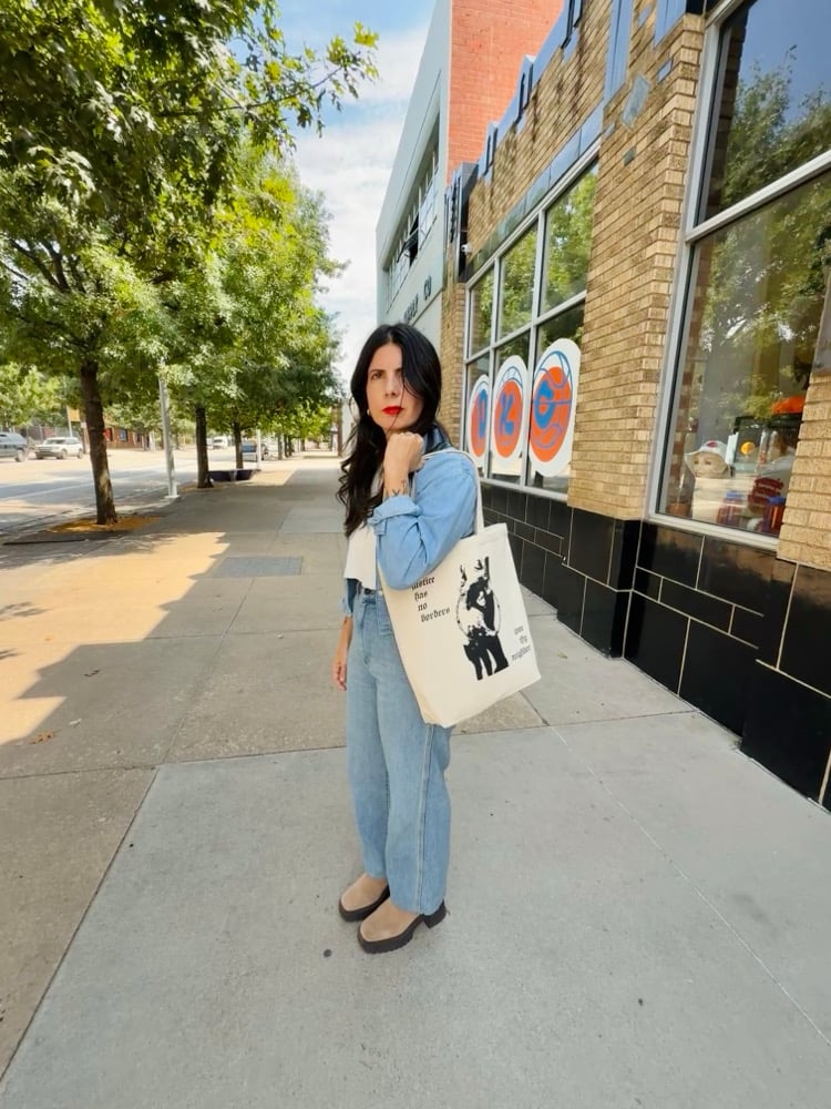 NO BORDERS TOTE Image 3