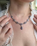 Beau collier en argent avec 8 améthystes facetées, poinçon argent massif, Vintage 1990.
