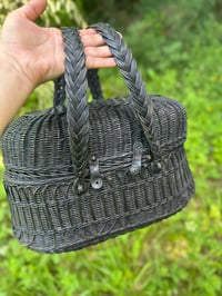 Image 2 of Réservé. Magnifique panier en osier, à anses croisées, panier bressand , fin XIX eme siècle!
