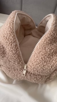 Image 5 of Kosmetyczka Baranek Beige w rozmiarze MIDI