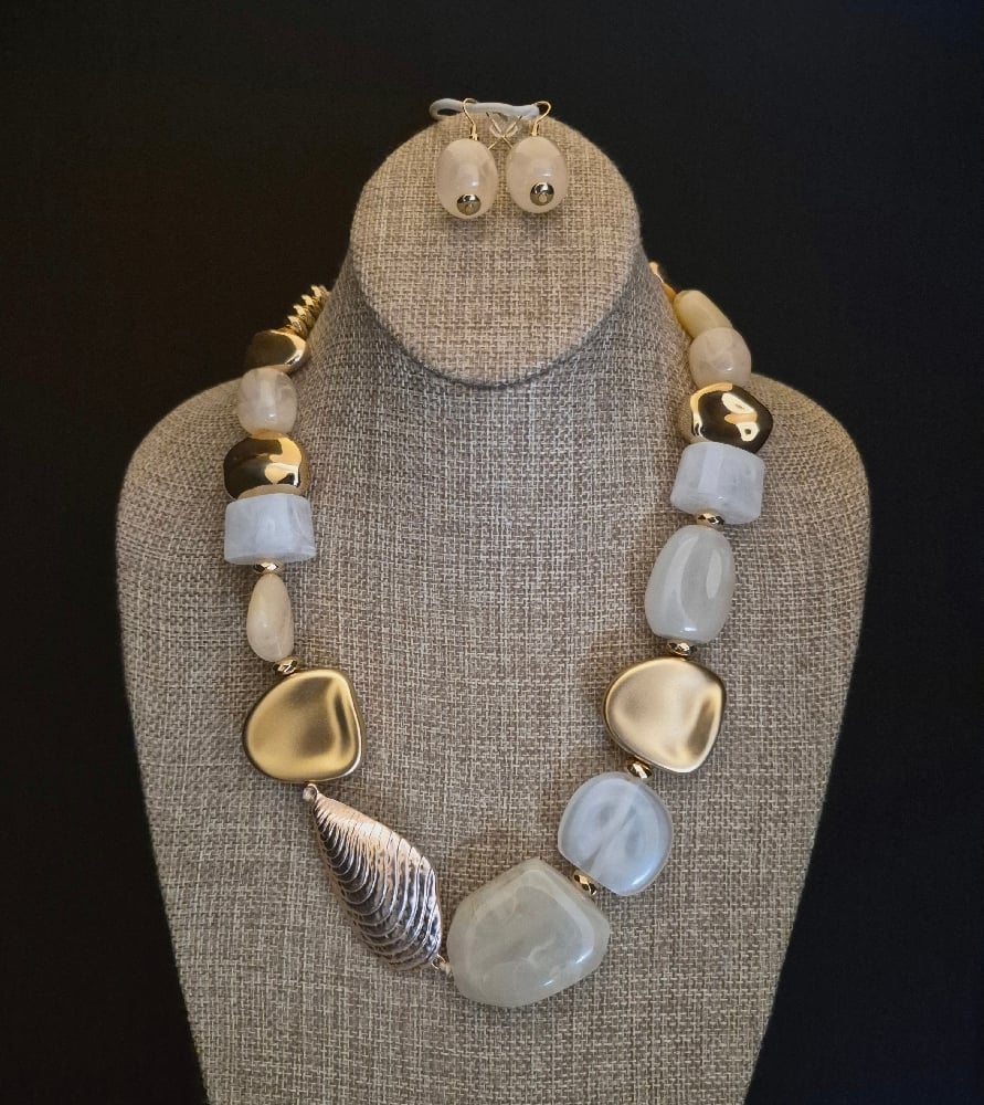 Image of Off White & Gold Fancy Necklace Set 
