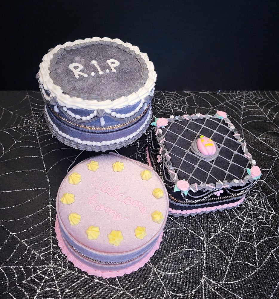 Image of Small Cake Jewelry Box