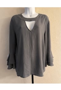 Image 5 of XL SoHo Jeans Gray Flare Sleeve Top #1012*8