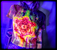 Image 1 of SyMmetRy UV crop (M)