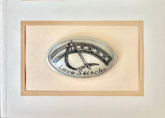 LACE STITCH BROOCH