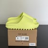 Yeezy Slide “Glow” (9)