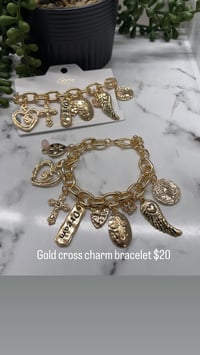 Gold cross charmbracelet 