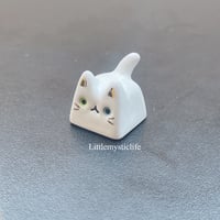 Image 2 of White Heterochromia Kitty Ceramic Keycap 2