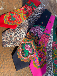 Image 5 of GRAVATA NEGRA. Feita a man. 