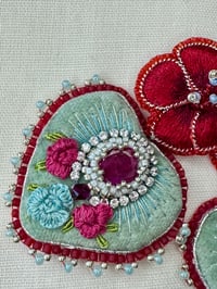 Image 4 of SALSA Boucles d’oreilles brodées Cœur Rubis